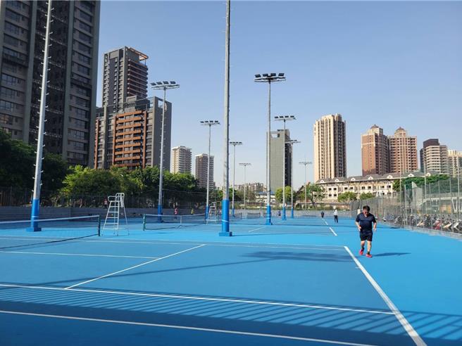 中国U17vs文莱U17：邝兆镭、万项首发，何思凡、金昱成出战