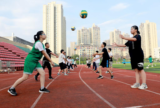 西媒：巴萨向欧足联提交报告，控诉法兰克福球迷破坏球场设施