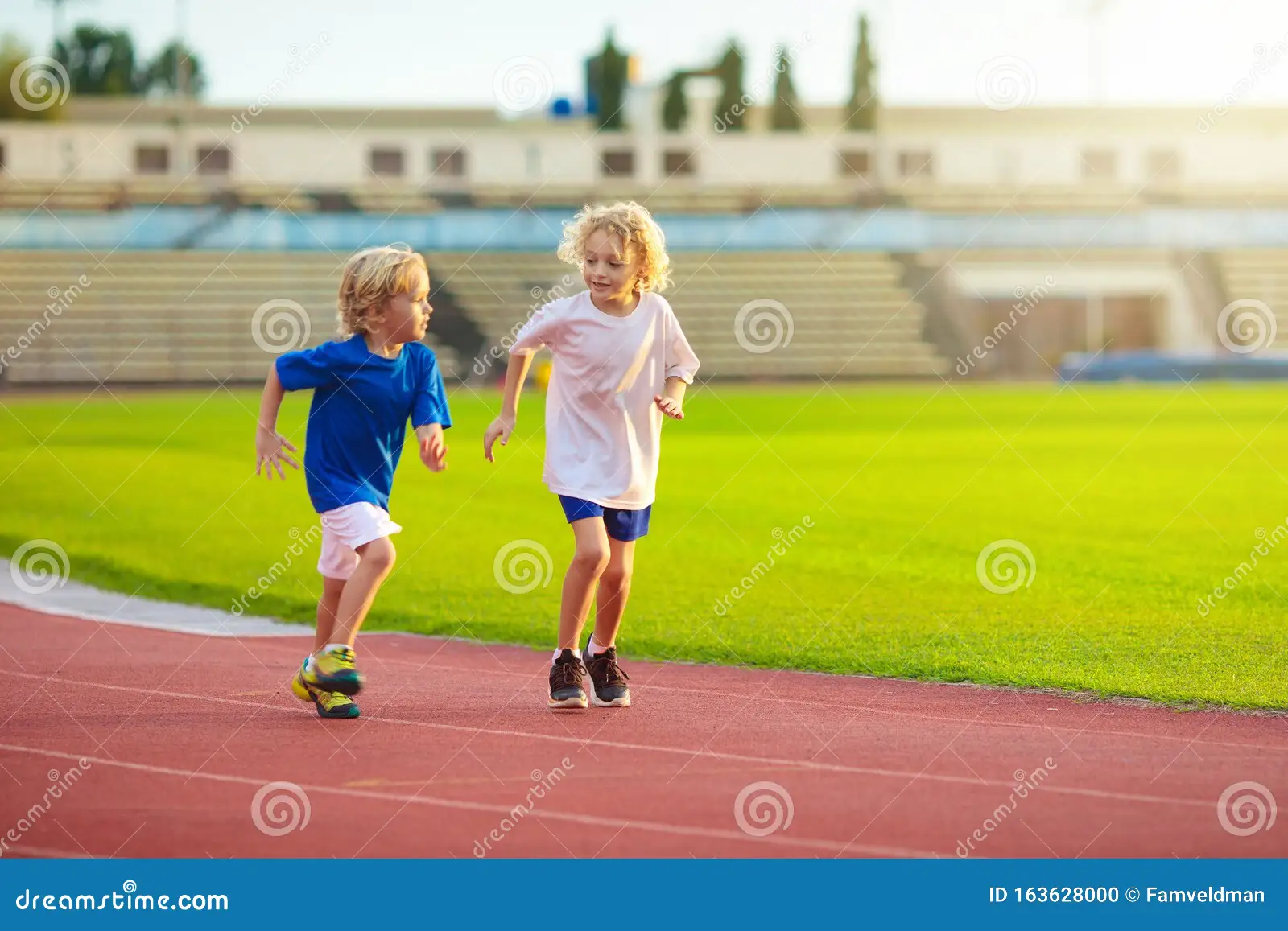 官方：前曼联青训教练西蒙-怀尔斯出任利物浦U18主帅